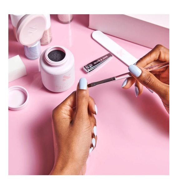 NEW Olive & June Studio Box Manicure Set - Picture 4 of 8